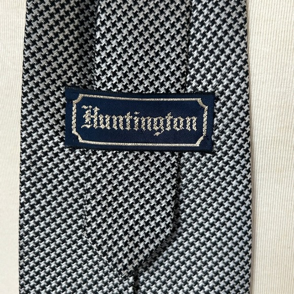 Huntington Black and White Houndstooth Silk Mens NeckTie - Picture 4 of 4